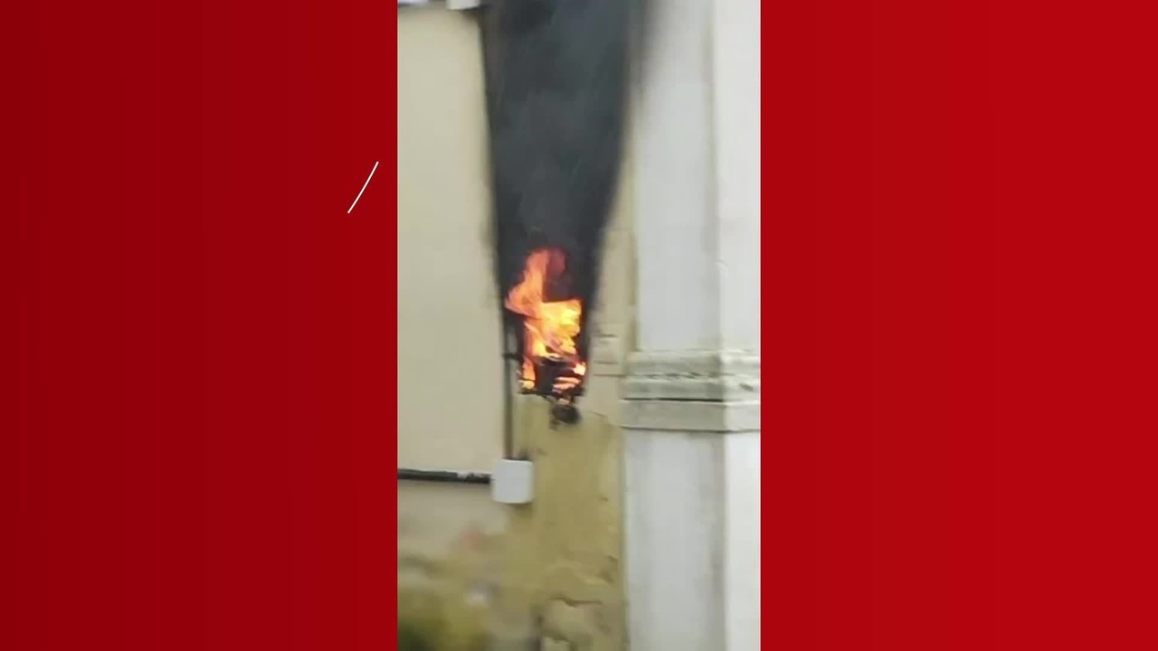 Contador de energia pega fogo na Prefeitura de Marechal Deodoro; não há registro de feridos