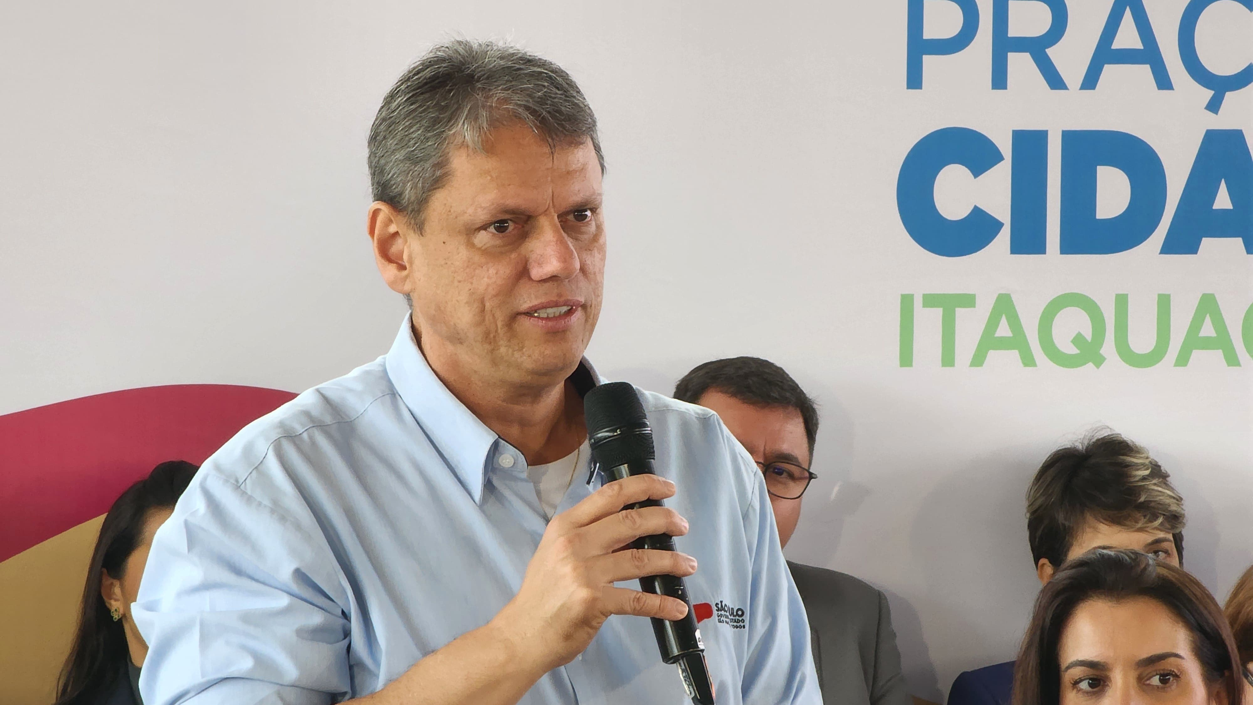 Governador Tarcísio de Freitas inaugura Praça da Cidadania em Itaquaquecetuba