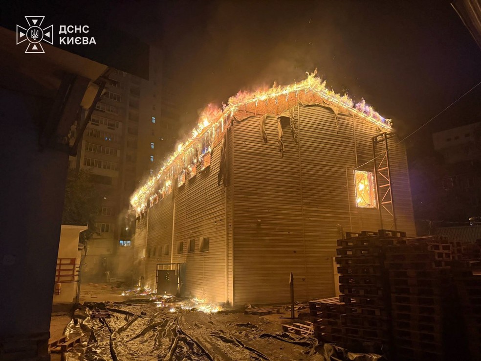 Armazém na Ucrânia atingido por ataque da Rússia — Foto: Telegram / Reprodução