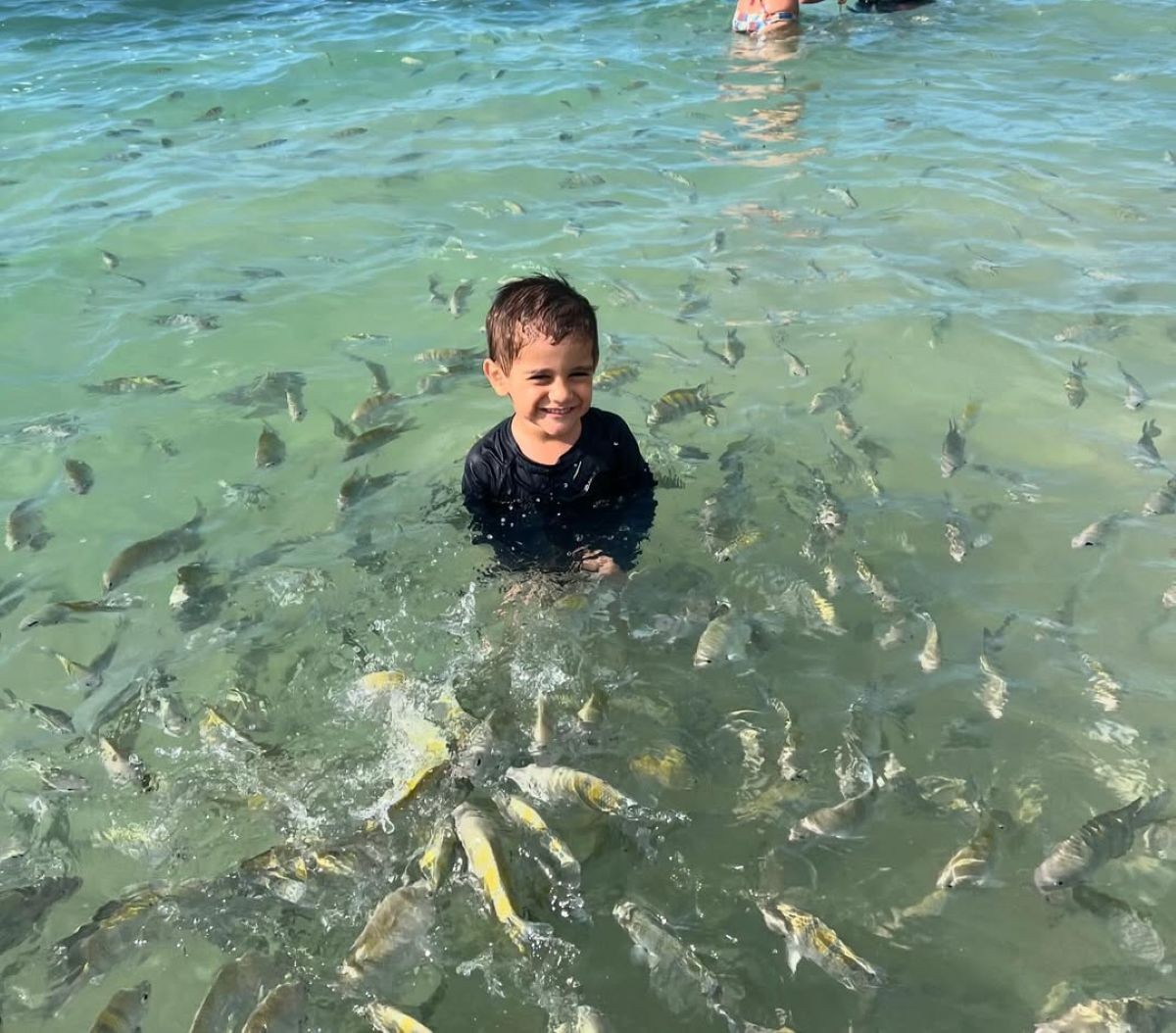 Morre menino de 3 anos que se afogou em piscina de clube em Divinópolis