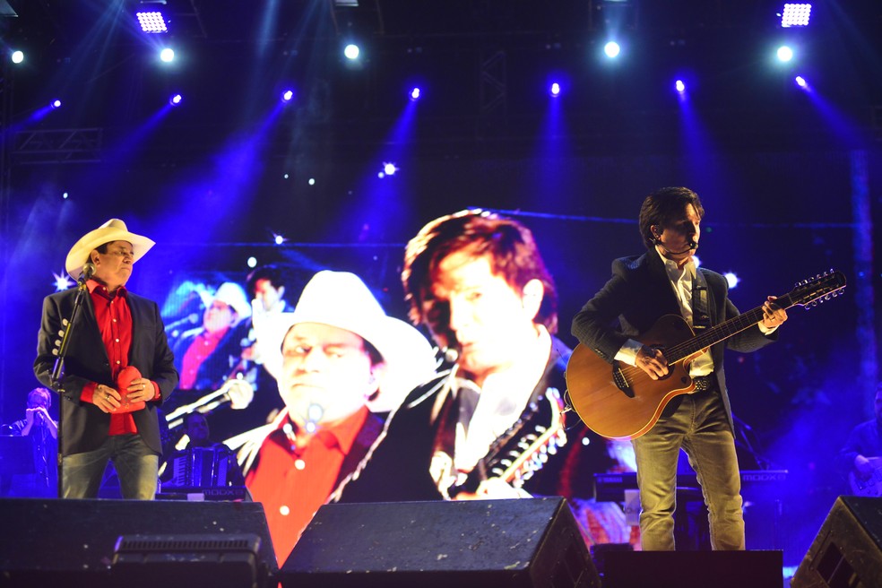 Chitãozinho e Xororó na Festa do Peão de Americana de 2022 — Foto: Júlio César Costa/g1