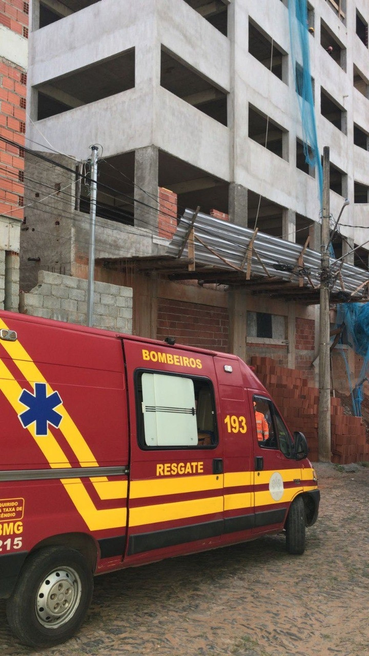 Trabalhador Sobrevive Ap S Cair De Altura De Metros Em Mg Zona Da Mata G