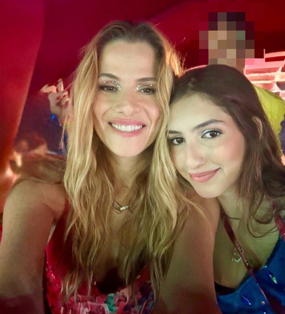 Atriz Ingrid Guimarães e a filha, Clara — Foto: Reprodução/Redes sociais