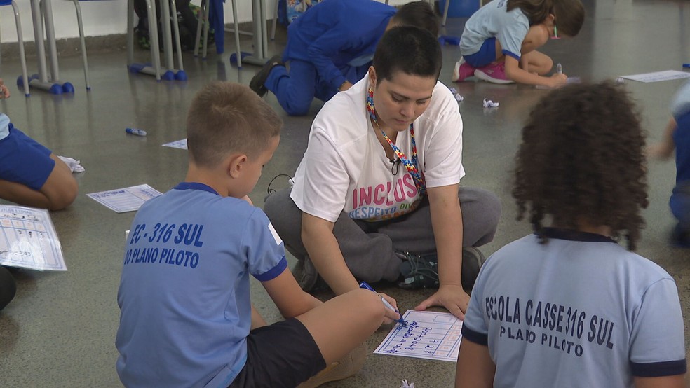 Sara Borges é professora da rede pública de educação do DF — Foto: TV Globo/Reprodução