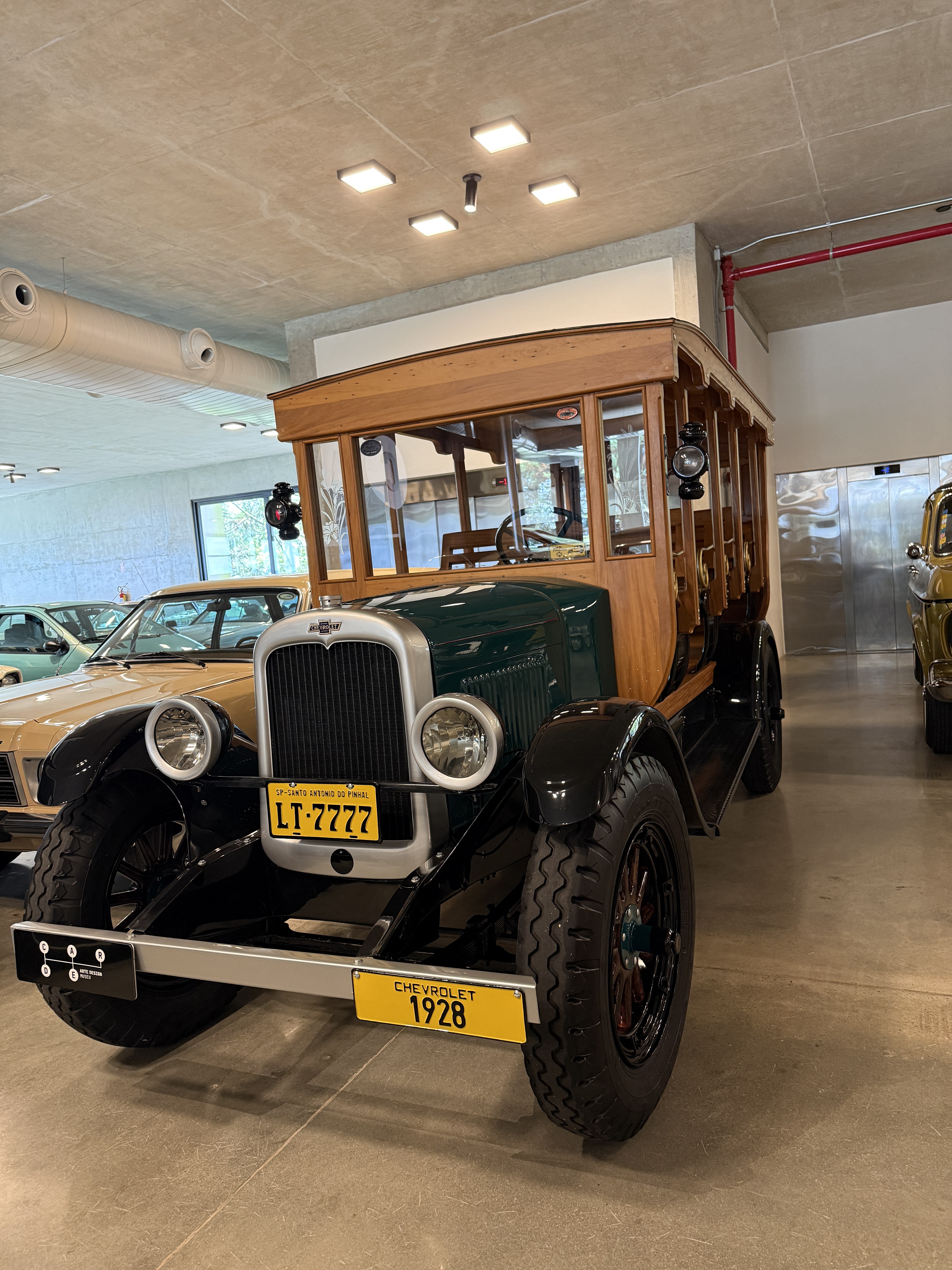 Relíquia de colecionador, Jardineira Chevrolet 1928 do CARDE vai fazer cortejo de Natal em Campos do Jordão; saiba como é o modelo