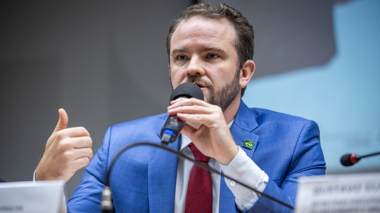 Fazenda 'não vê com bons olhos' ajuda aos Correios com aportes do Tesouro, diz secretário - Entre janeiro e junho, a estatal acumulou R$ 3,4 bilhões em despesas administrativas, que incluem gastos com pessoal e precatórios. O montante representa alta de 74% em relação ao mesmo período de 2024.
