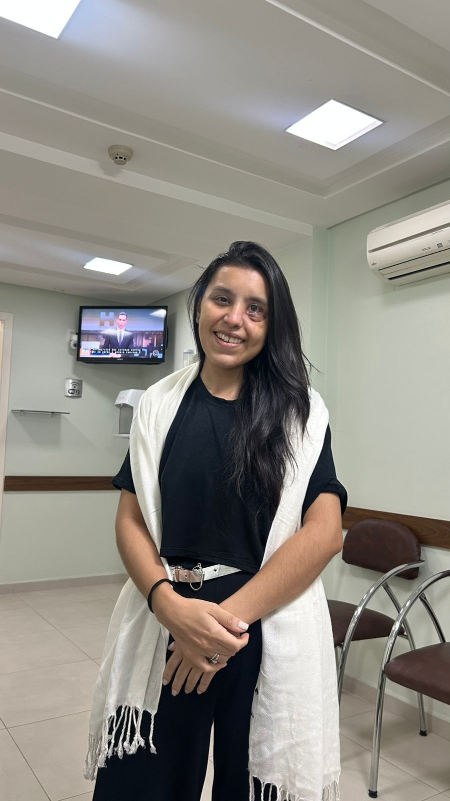Mulher jovem descobre câncer raro após diagnóstico errado por médicos