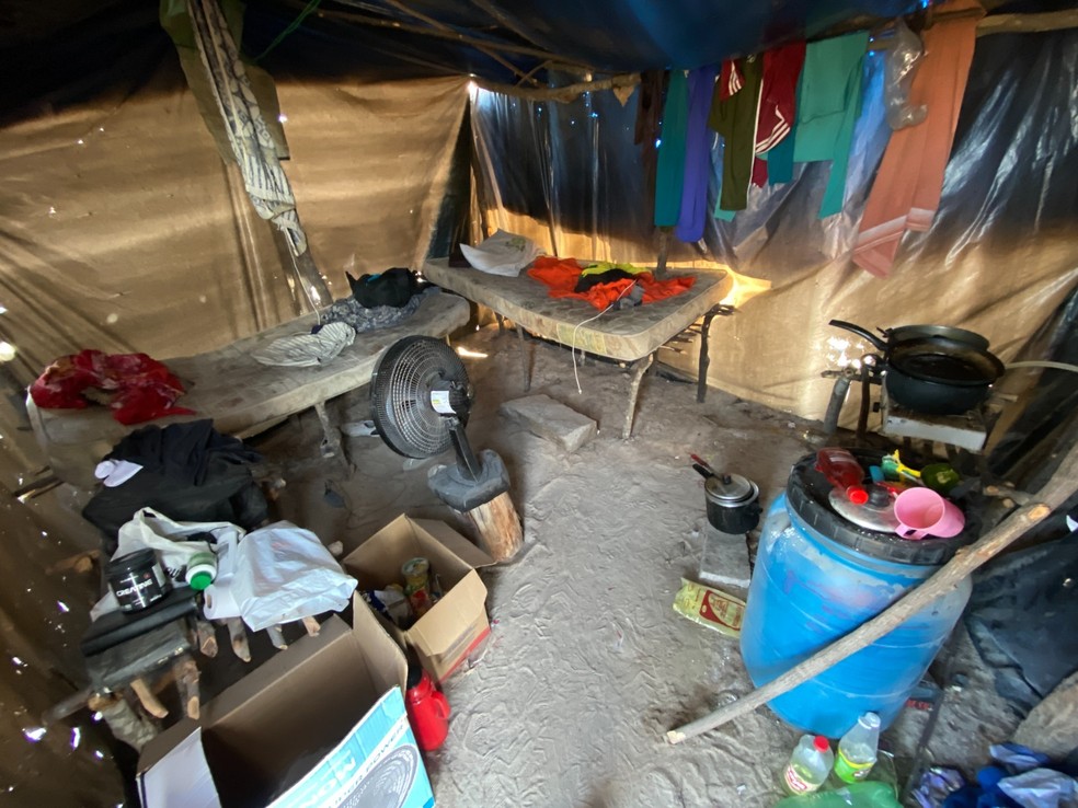 Local onde os trabalhadores resgatados viviam, na pedreiras em Exu e Parnamirim — Foto: SIT / Divulgação