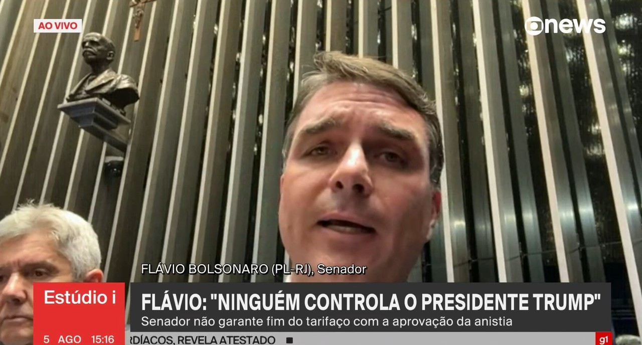 'Alcolumbre sequer atende o telefone', diz Flávio Bolsonaro sobre obstrução no Senado