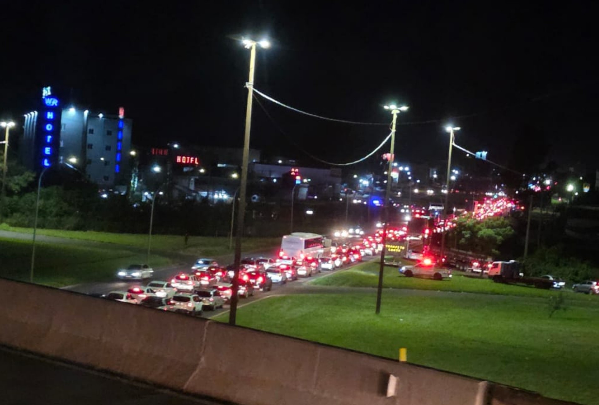 10 km a pé e até 5h no trânsito: show do Guns N’ Roses escancara falhas em Campo Grande