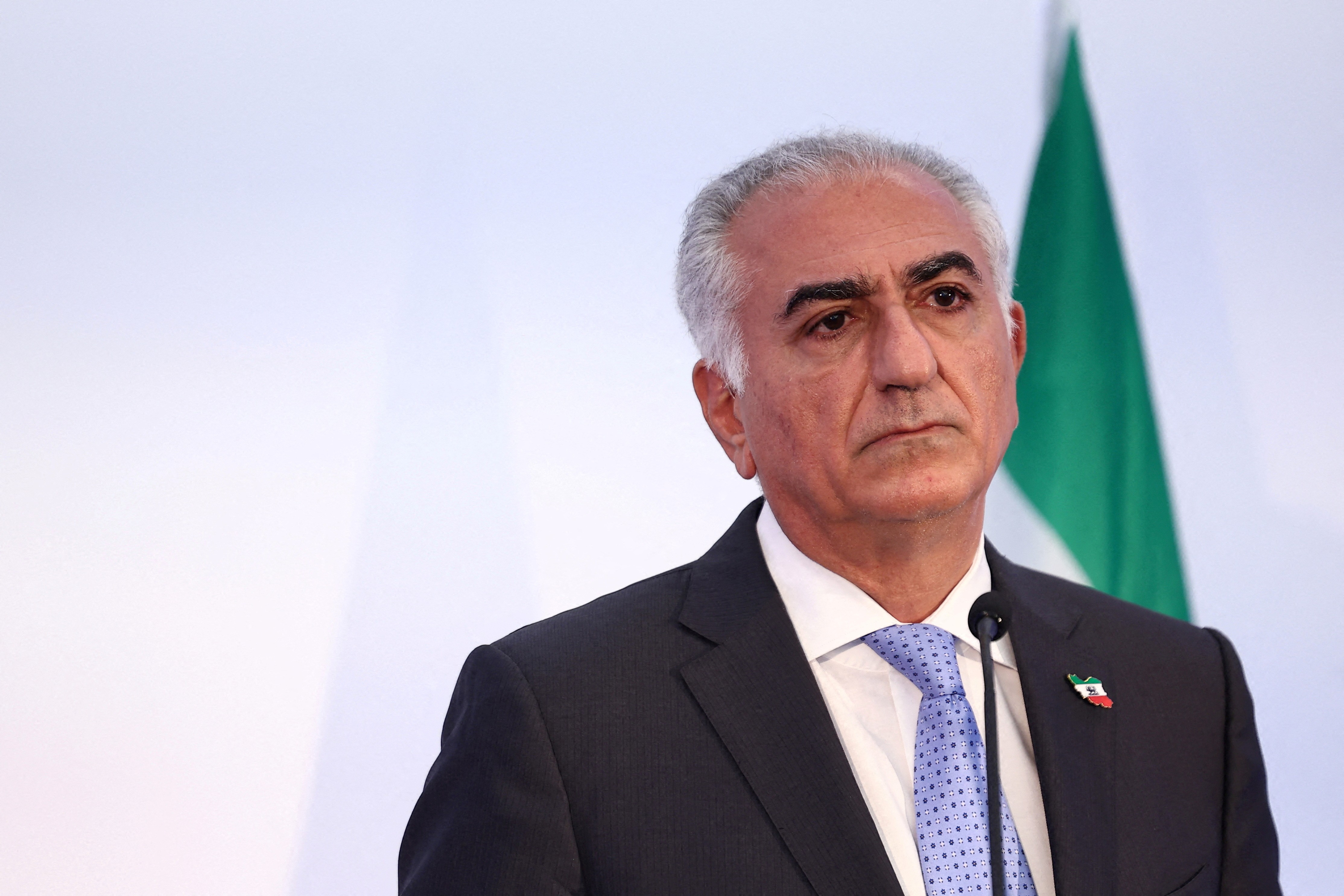 Reza Pahlavi: o filho de ditador que se apresenta como príncipe herdeiro e líder da oposição do Irã