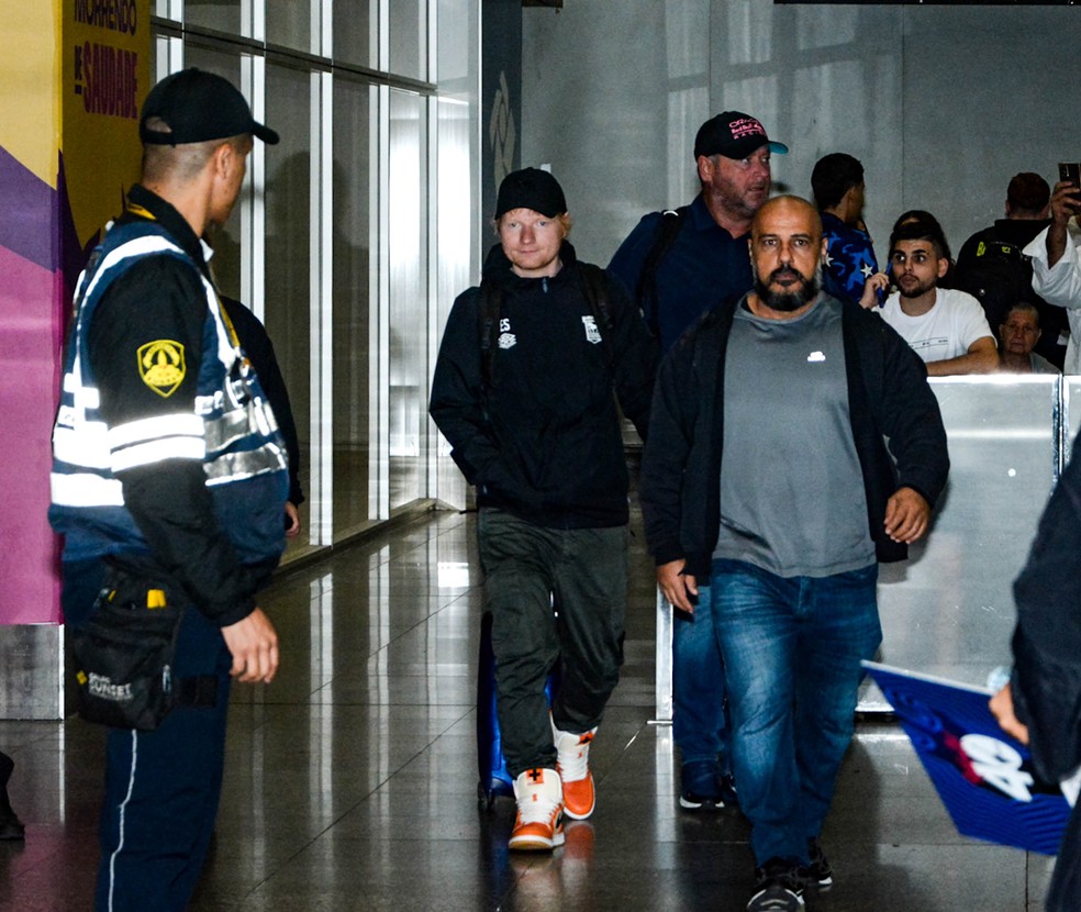 Ed Sheeran chega ao Brasil — Foto: Webert Belicio/Agnews