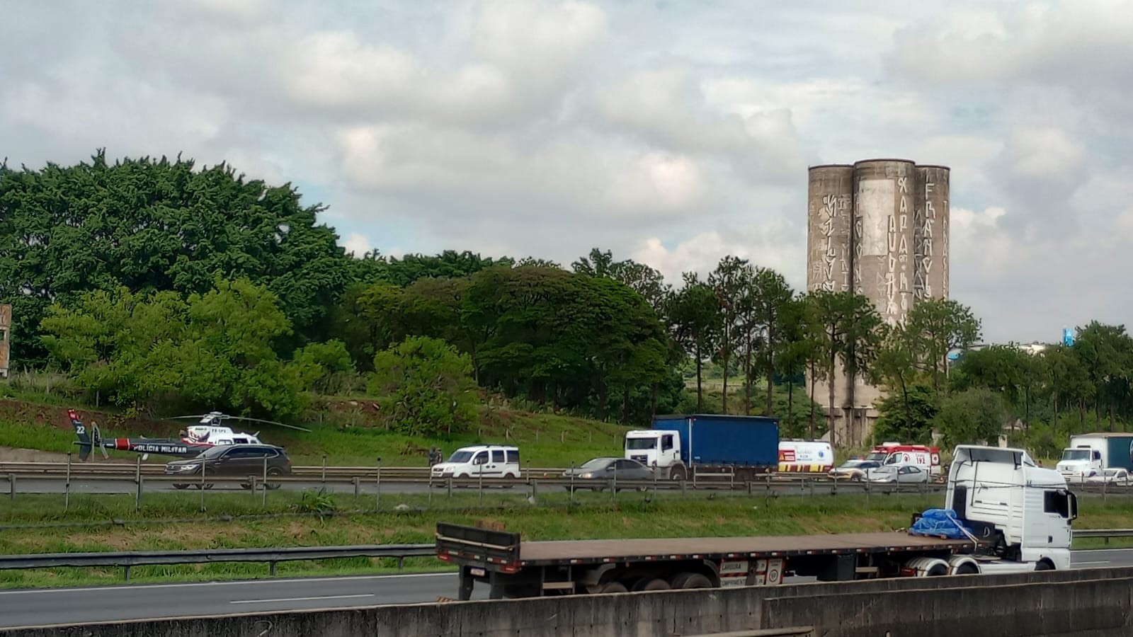 Acidente grave com motociclista deixa Rodovia Anhanguera totalmente interditada em Sumaré