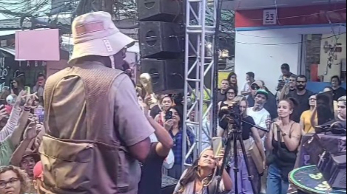 Wyclef Jean se apresenta em rua da Rocinha um dia após Global Citizen Live