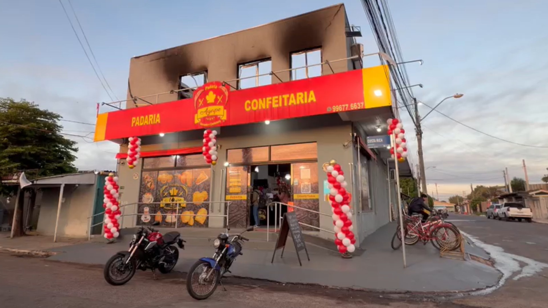 Ainda com marcas do fogo, padaria reabre quatro dias após ser atingida por incêndio em Novo Hamburgo