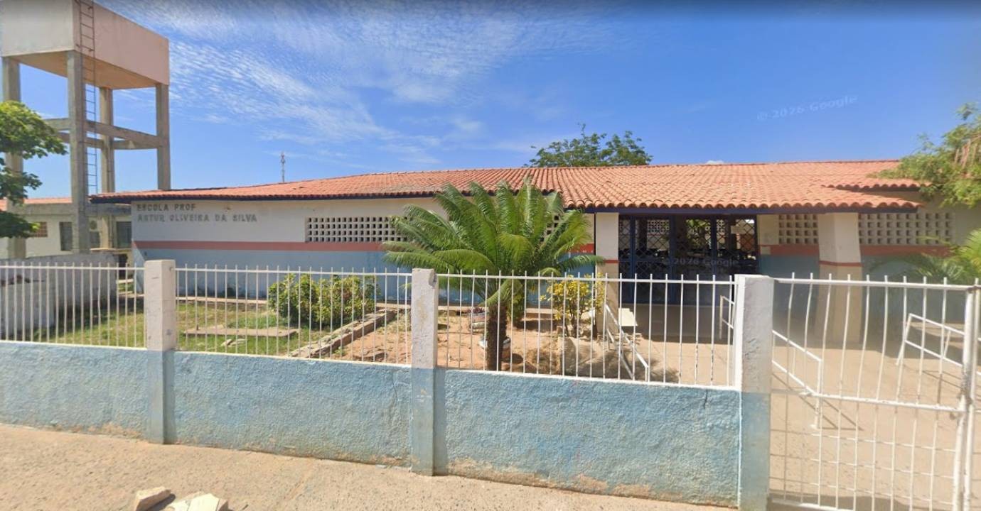 Professor é afastado após tirar roupa e ficar nu em sala de aula de colégio estadual no norte da Bahia 