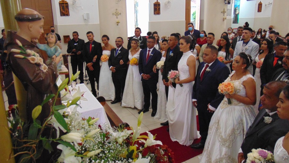 O casamento coletivo realizado nos festejos de Santo Antônio do Ceará teve inspiração em cerimônias de Lisboa — Foto: Escola de Saberes de Barbalha/Divulgação