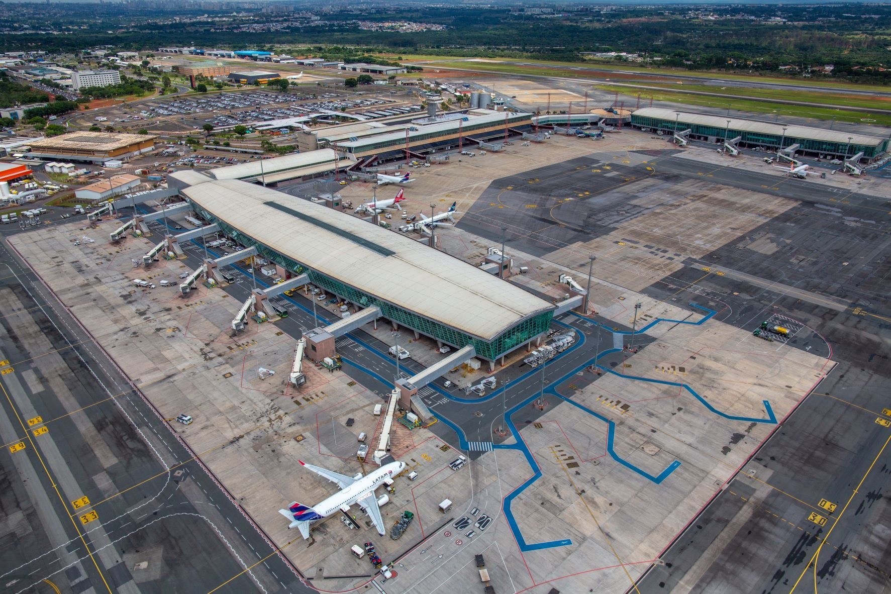 Colisão com Ave Força Retorno de Avião e Interdita Pista no Aeroporto JK