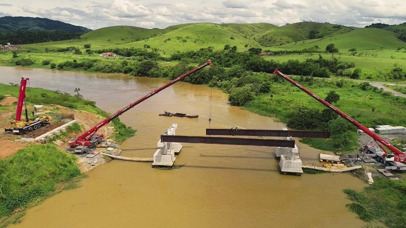 Guindaste, plataforma elevatória e munck: descubra o modelo ideal 