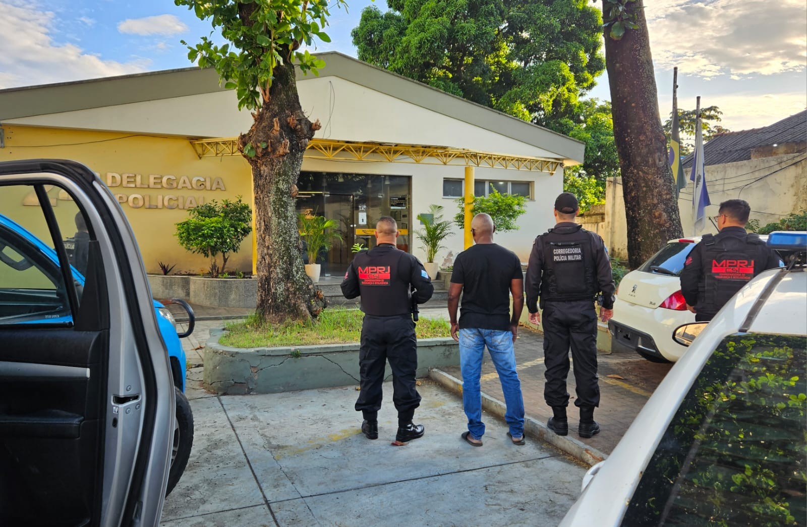 PM preso como segurança de Rogério Andrade corrompeu policial da inteligência da PM, aponta MPRJ: 'Tem mil pra você'