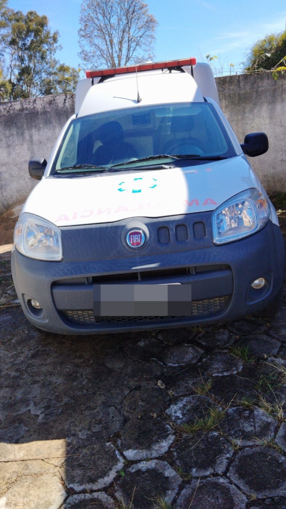 Ambulância roubada por homem em Arantina — Foto: PM/Divulgação