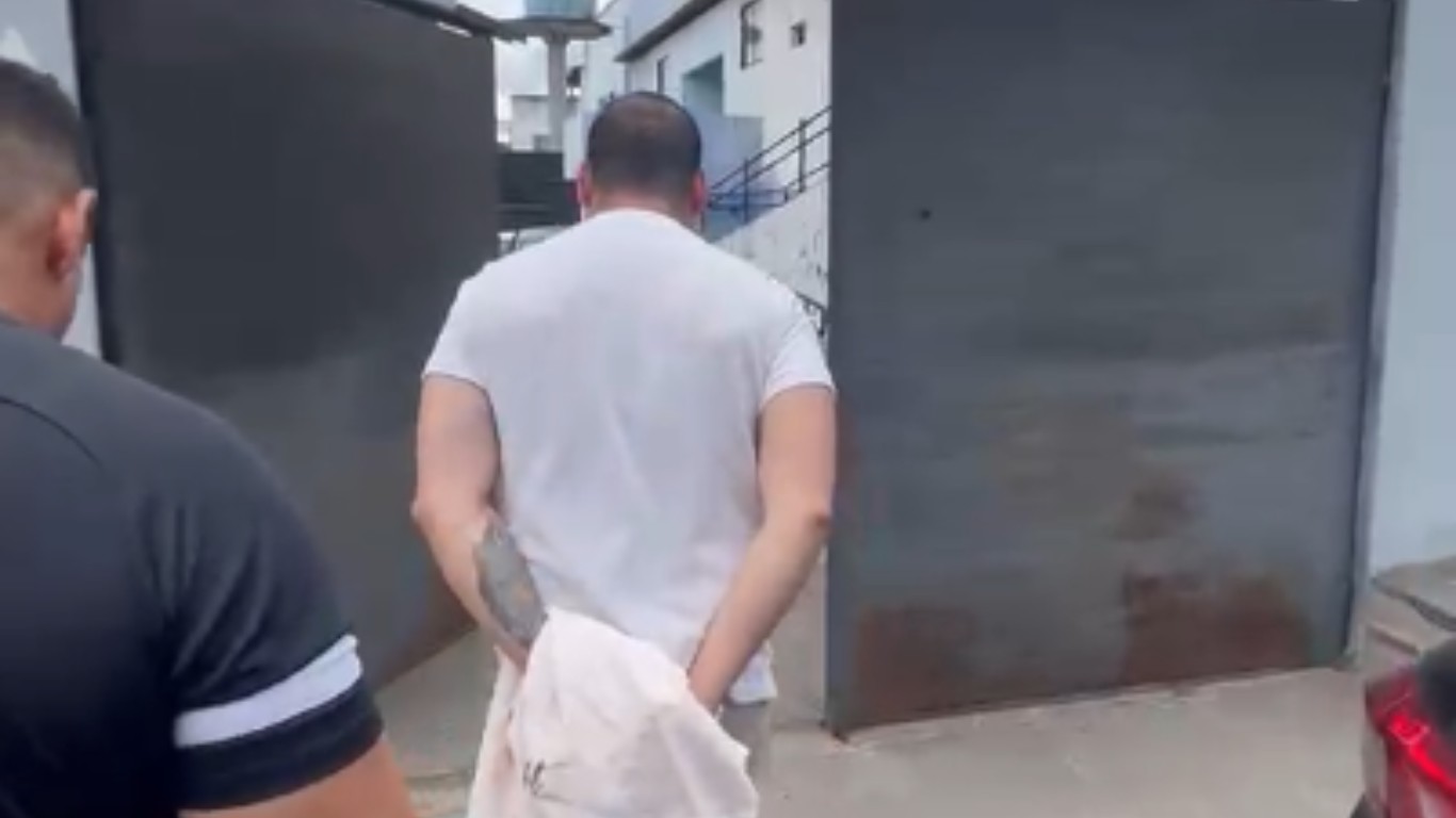 Dentista investigado pela PF é preso pelo Denarc em clínica de Caruaru