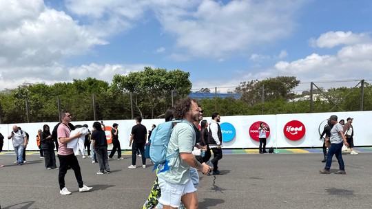 Público mantém animação no quarto dia de The Town e corre para pegar grade - Festival chega ao quarto dia com público animado para ver Mariah Carey, Ivete Sangalo, Lionel Richie e outros artistas em São Paulo.