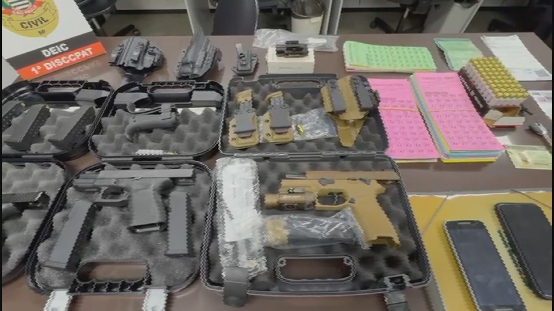 Sorteio de fuzil, pistola e revólver: Homem é preso em SP por criar rifas para vender armas ilegalmente