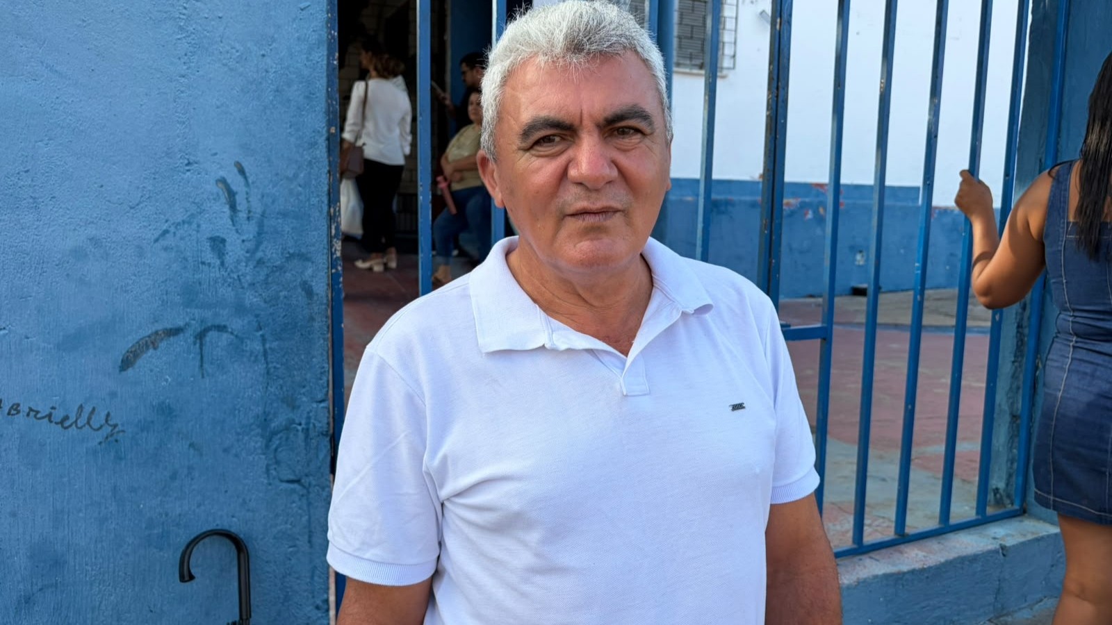 Eleitor chega ao local de votação 2h e meia antes da abertura dos portões no Ceará