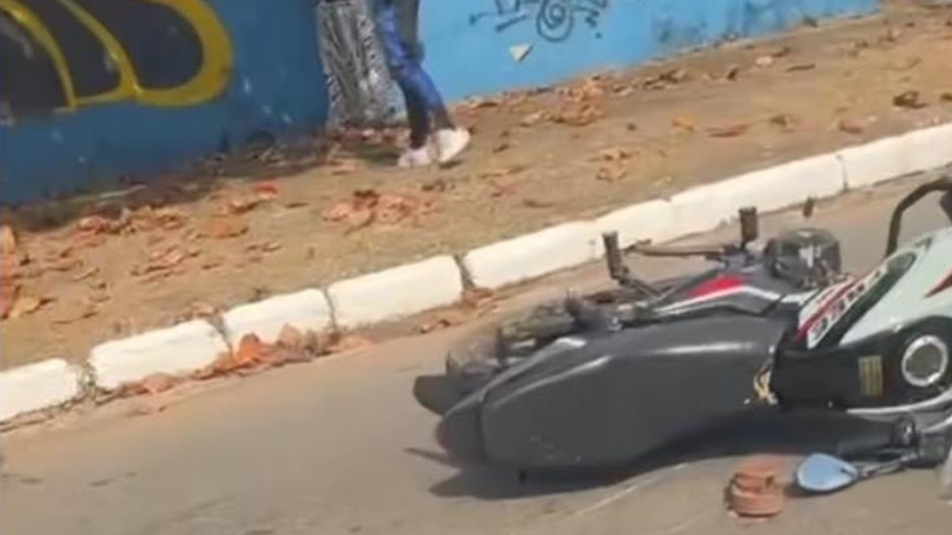 Jovem morre em grave acidente entre motocicleta e caminhão-cegonha em São Luís