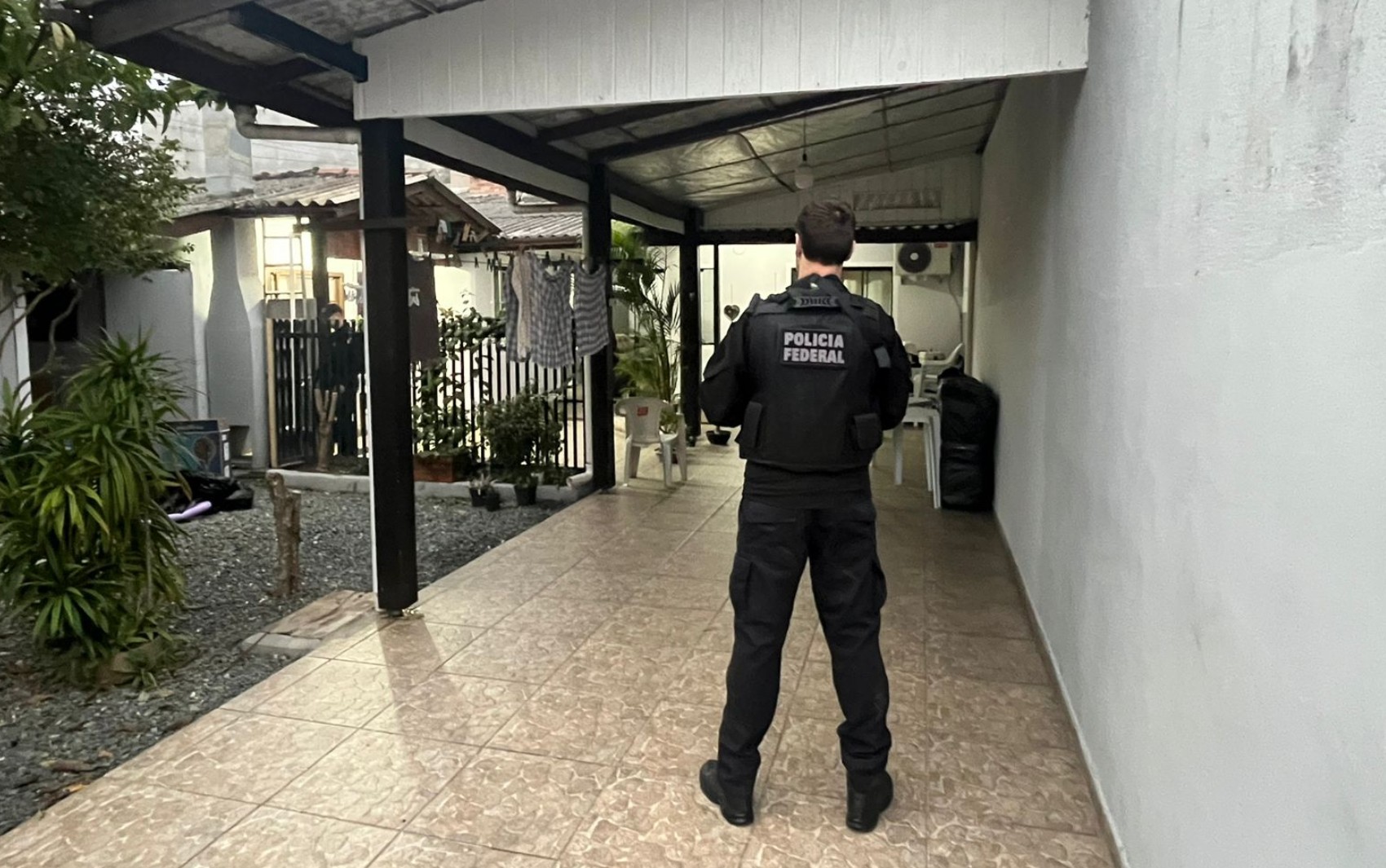 Grupo investigado por fabricar cigarros ilegais na Bahia tem R$ 10 milhões bloqueados e suspeitos presos