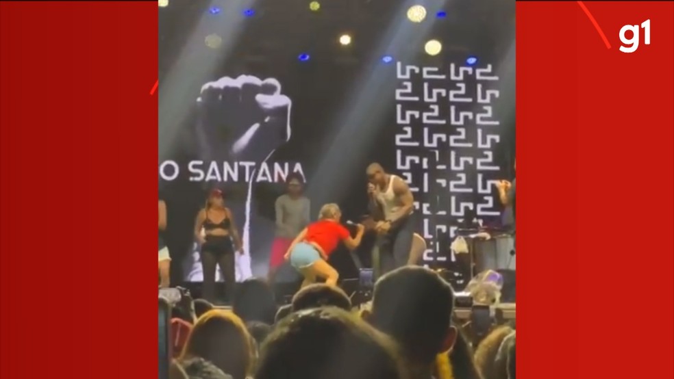 Mulher simulou sexo oral em cima do palco do cantor Léo Santana — Foto: Reprodução/Redes sociais