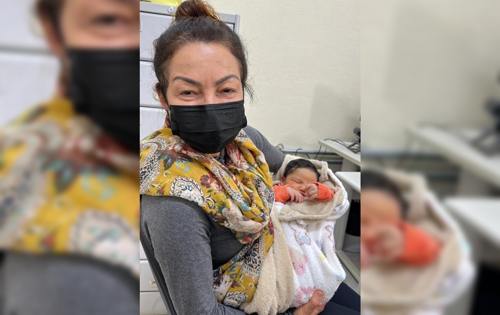 2 de 9
Primeira foto de Ros&acirc;ngela com a filha Elza &mdash; Foto: Arquivo pessoal