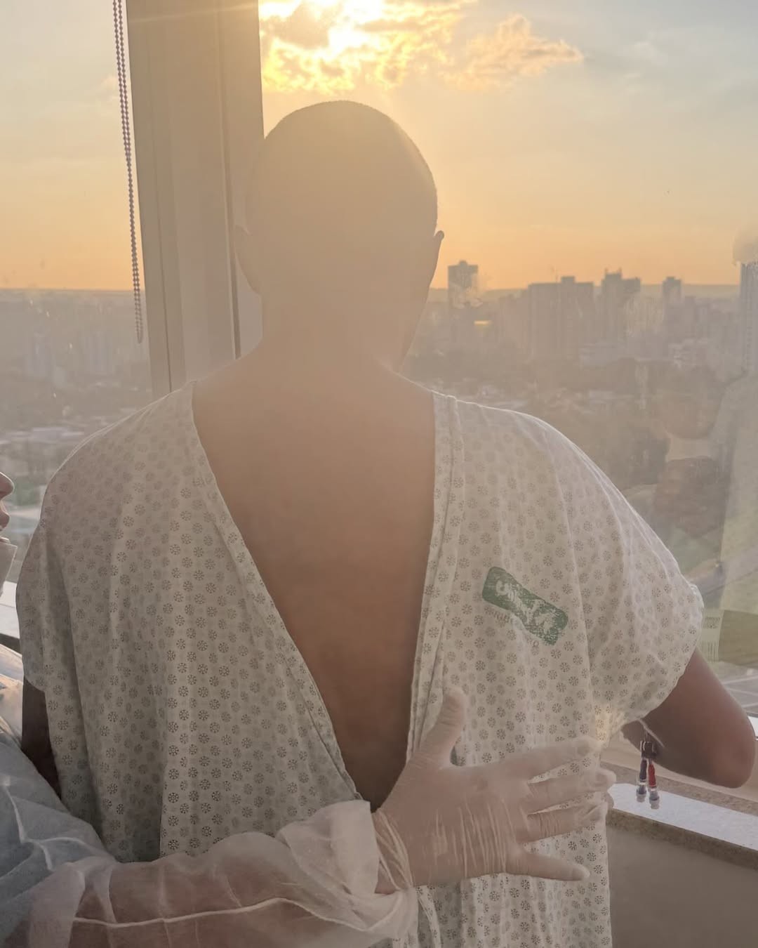 Família divulga primeira foto do jogador Pedro Severino após recuperação de acidente 