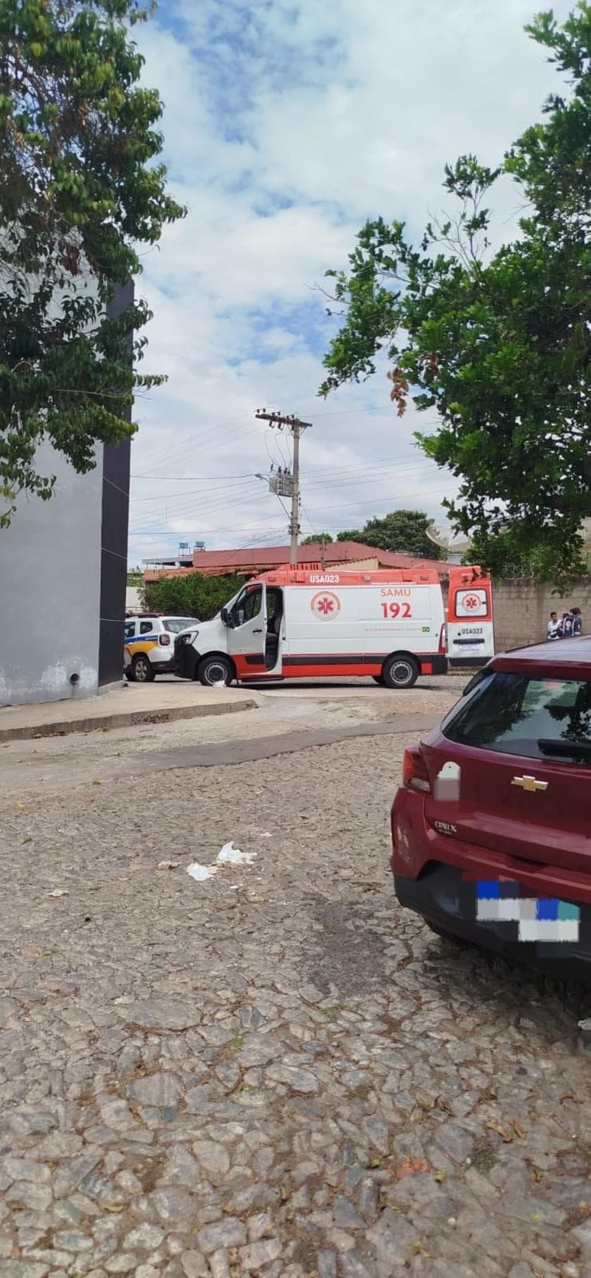 VÍDEO: homem é morto a tiros dentro de fábrica de tecidos no primeiro de trabalho em Divinópolis 