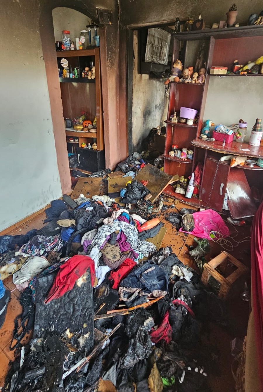 Incêndio em casa começa após criança de 5 anos atear fogo na cama em MG, dizem bombeiros 