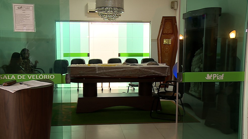 Corpo do cantor Rogério Valença é velado em Aracaju. — Foto: Reprodução/ TV Sergipe
