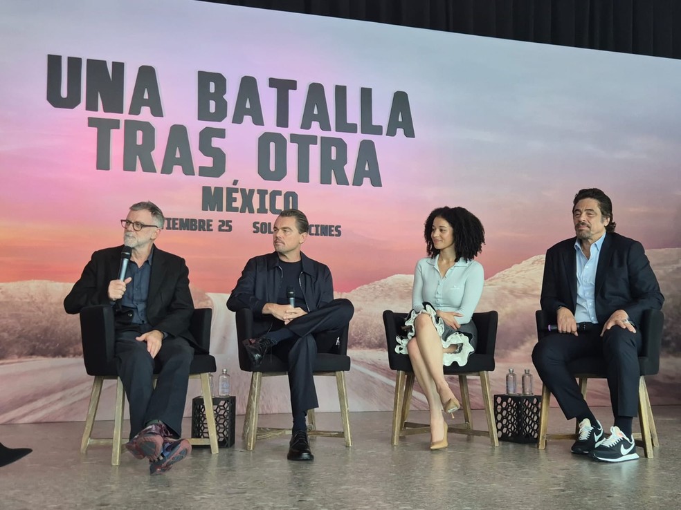 Paul Thomas Anderson, Leonardo DiCaprio, Chase Infiniti e Benicio del Toro em coletiva de imprensa de 'Uma batalha após a outra', no México — Foto: Cesar Soto/g1
