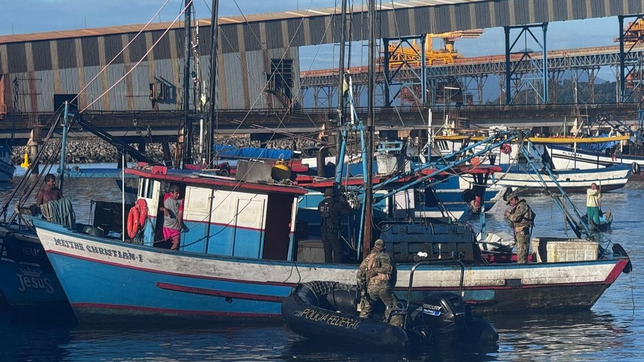 PF prende 4 por pesca ilegal na Baía de Sepetiba e apreende 350 kg de camarão