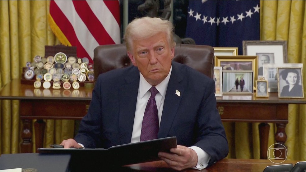 Decretos de Trump: estados americanos vão à Justiça contra revogação do direito à cidadania para filhos de imigrantes ilegais — Foto: Jornal Nacional/ Reprodução