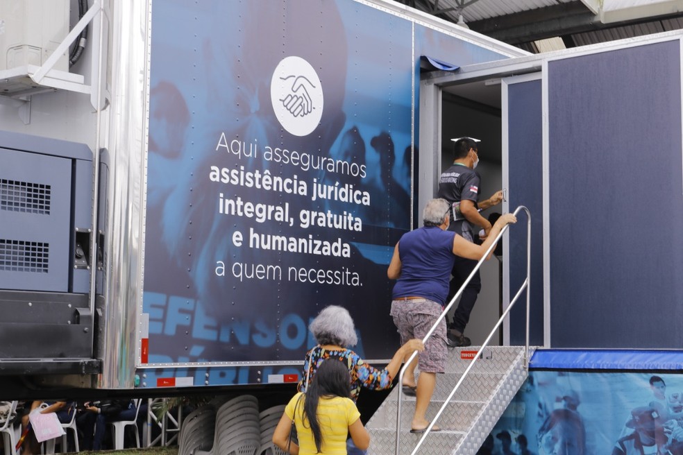 Defensoria Itinerante realiza mutir&atilde;o de atendimentos no Largo S&atilde;o  Sebasti&atilde;o, em Manaus | Amazonas | G1