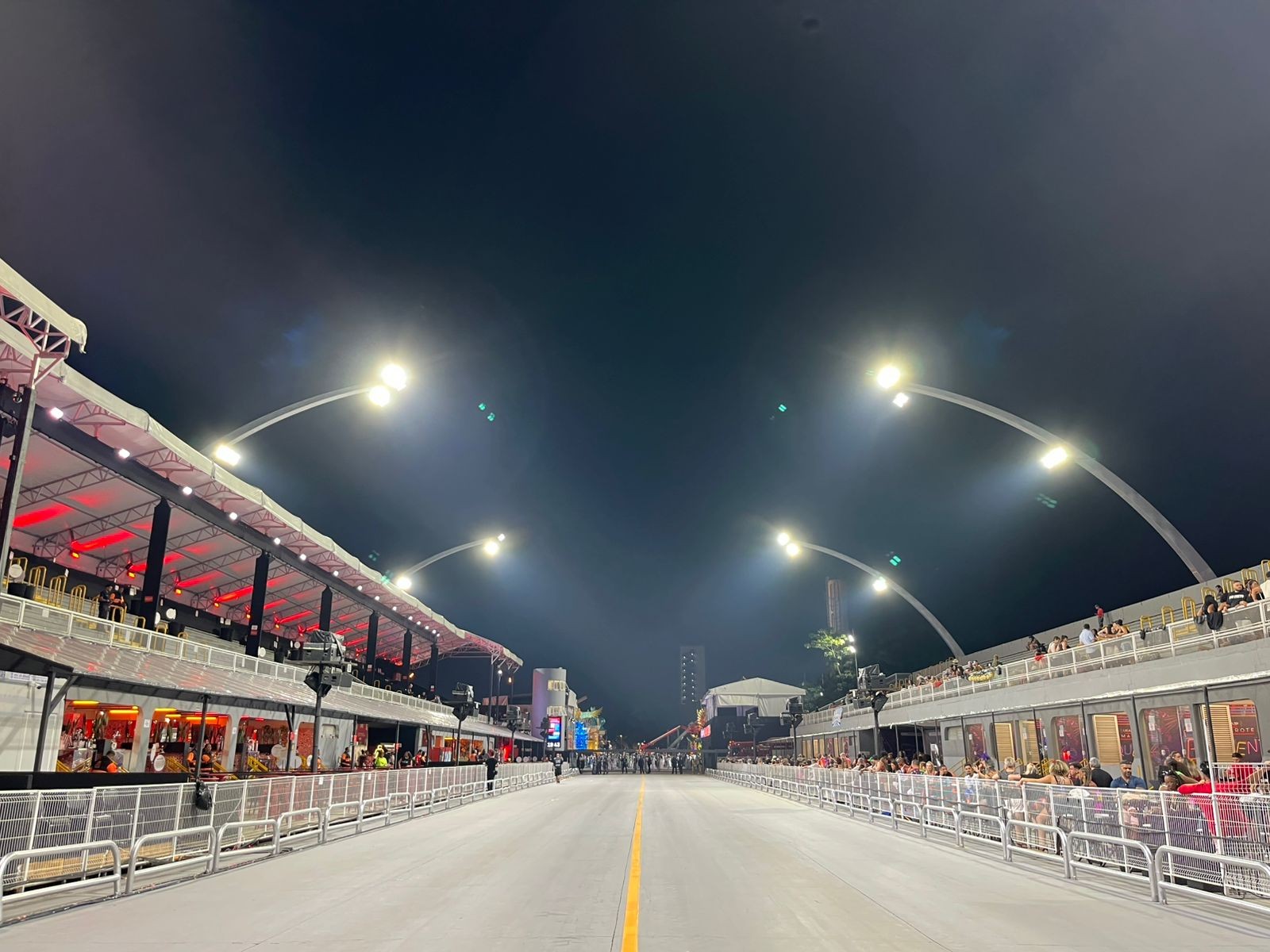 Mocidade, Gaviões e Império são destaques no 2º dia do Grupo Especial