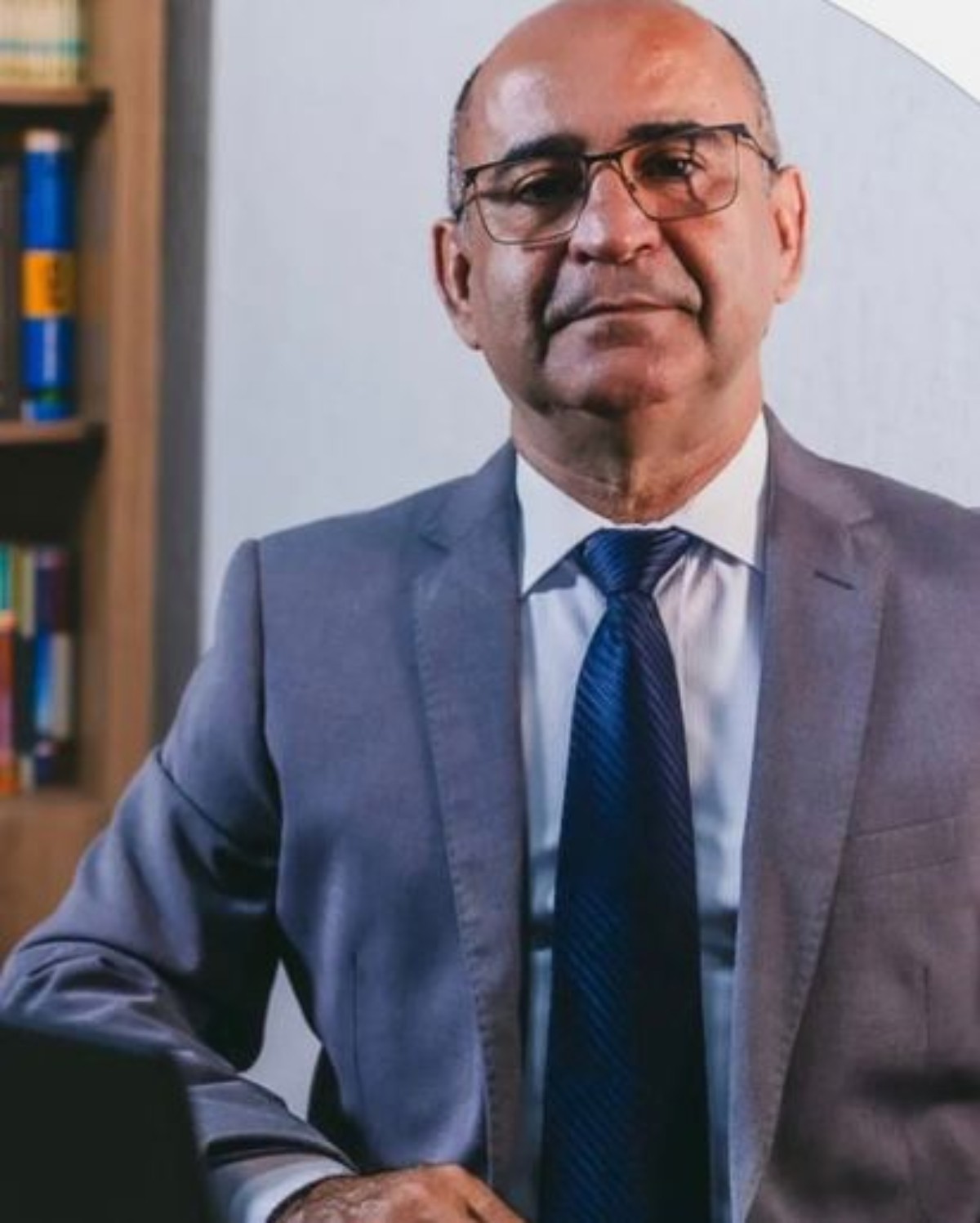 Corpo de advogado assassinado por cliente é enterrado em Piraí