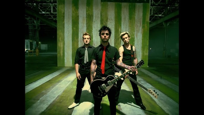 'Trump não está apto para liderar o país, ele é um completo idiota', diz cantor do Green Day