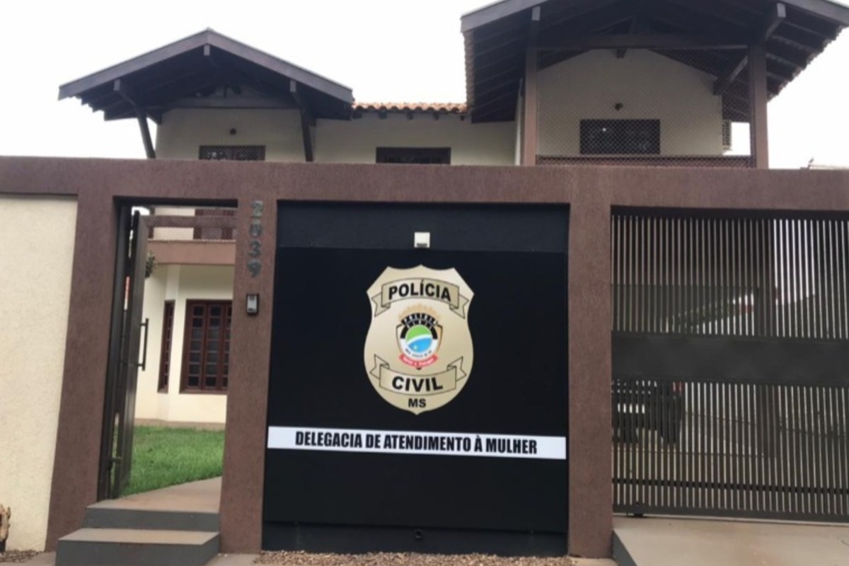 Homem invade casa da ex e tenta matá-la com facão em MS