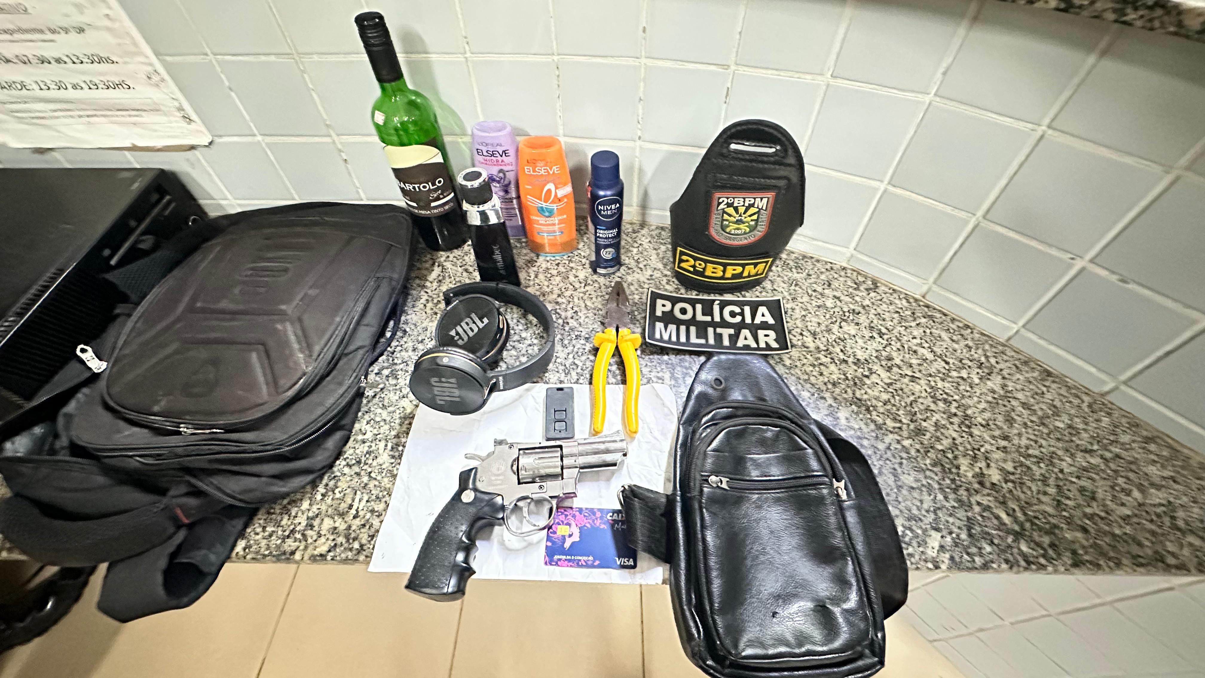 Homem é detido por moradores após furtar supermercado e invadir casa para se esconder em Boa Vista