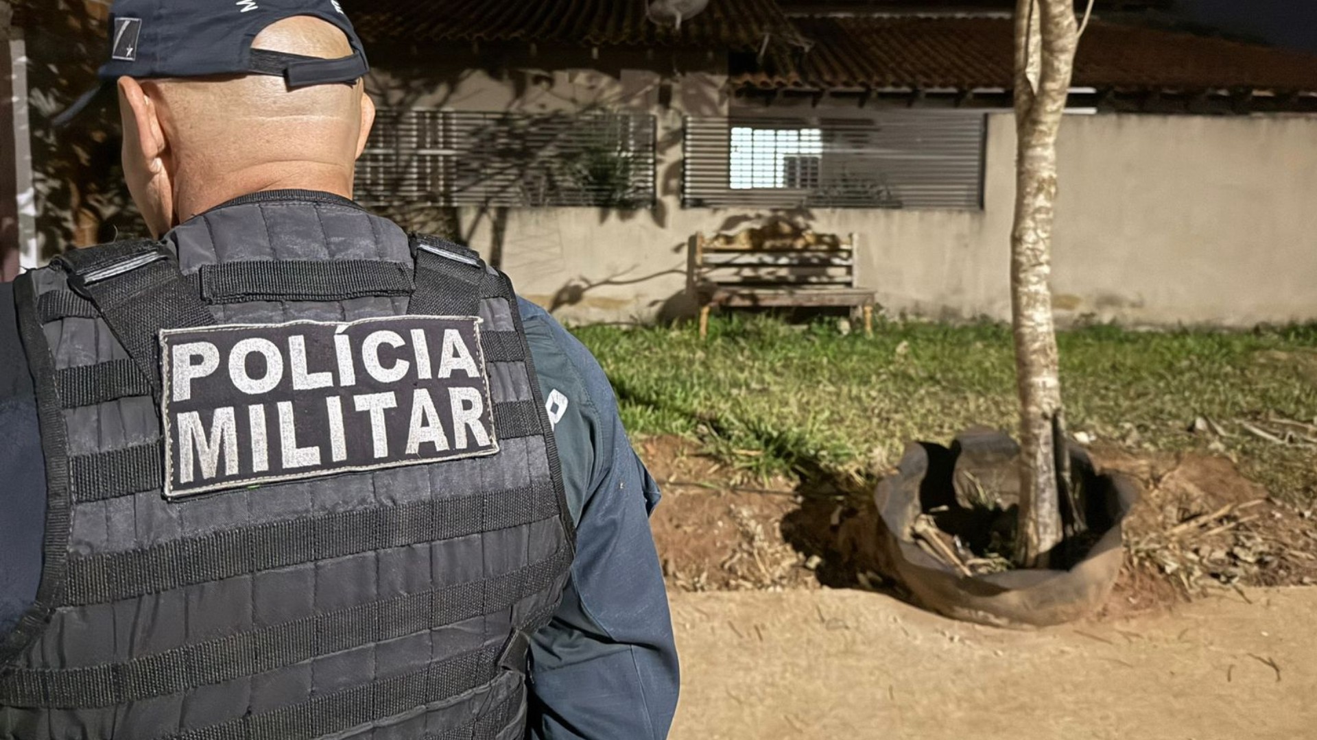 Mulher é morta a facadas pelo ex ao buscar pertences em casa
