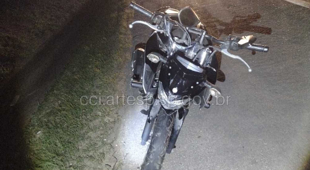 Motociclista morre ao bater em carro e ser atropelado por outro em rodovia de Itu 