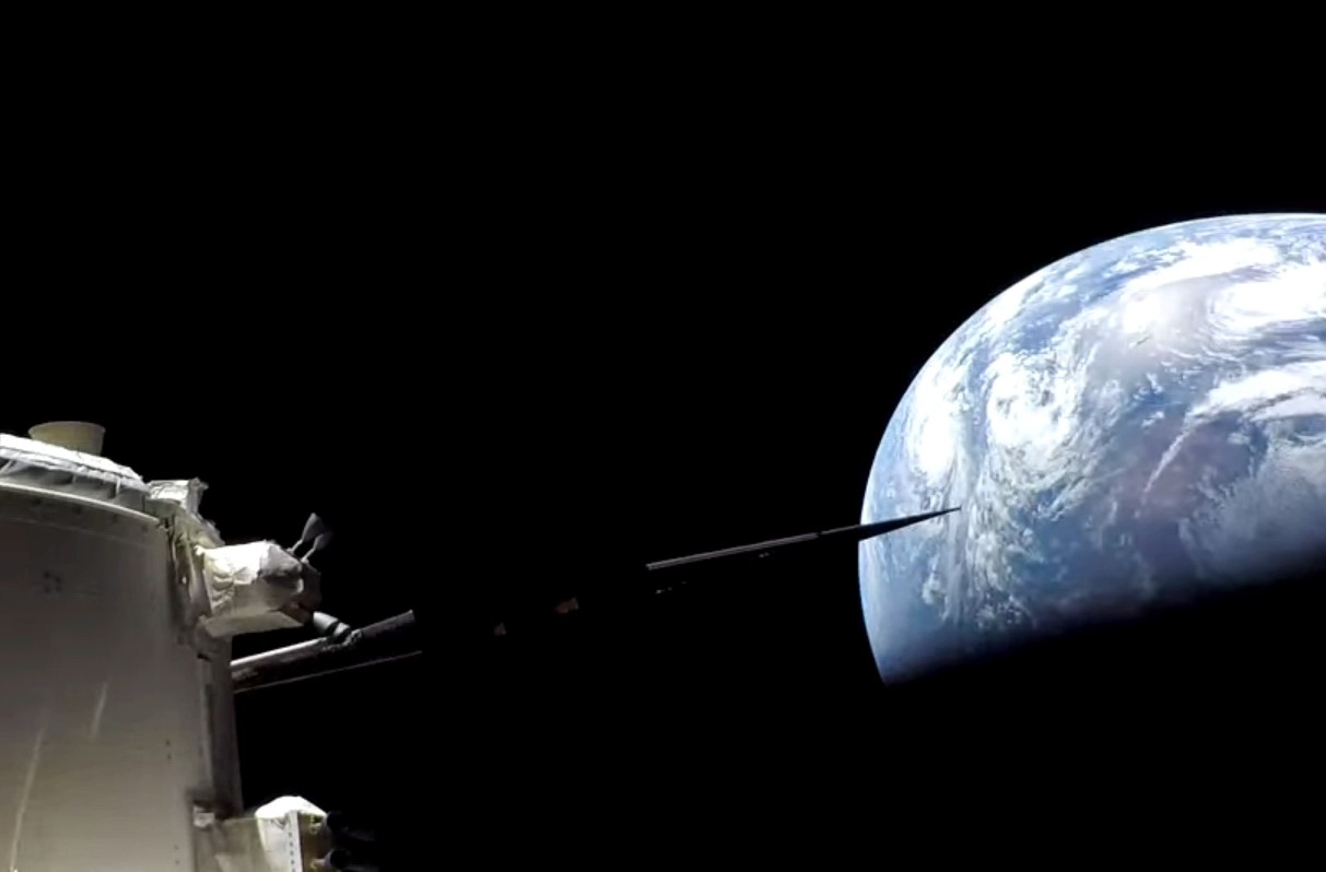 VÍDEO mostra astronautas da Artemis II deixando cápsula após chegada à Terra