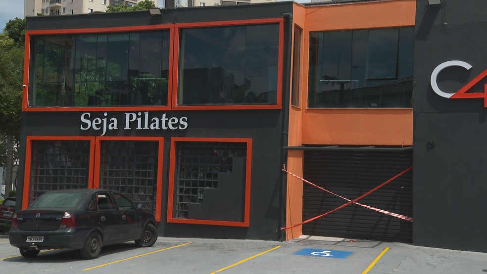 Academia da Zona Leste de SP onde mulher morreu após nadar em piscina não tinha alvará e foi interditada neste domingo (8) — Foto: TV Globo